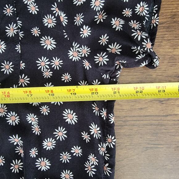 American Eagle Ditsy Floral Feminine Blouse Womens M Black Flower Cottagecore - Picture 7 of 8